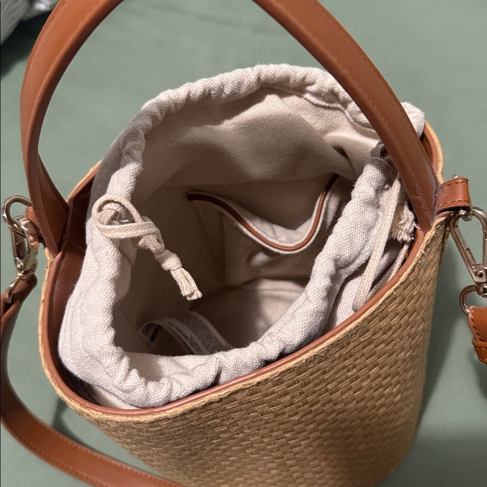Forever 21 Woven Bucket Bag - Picture 4 of 10